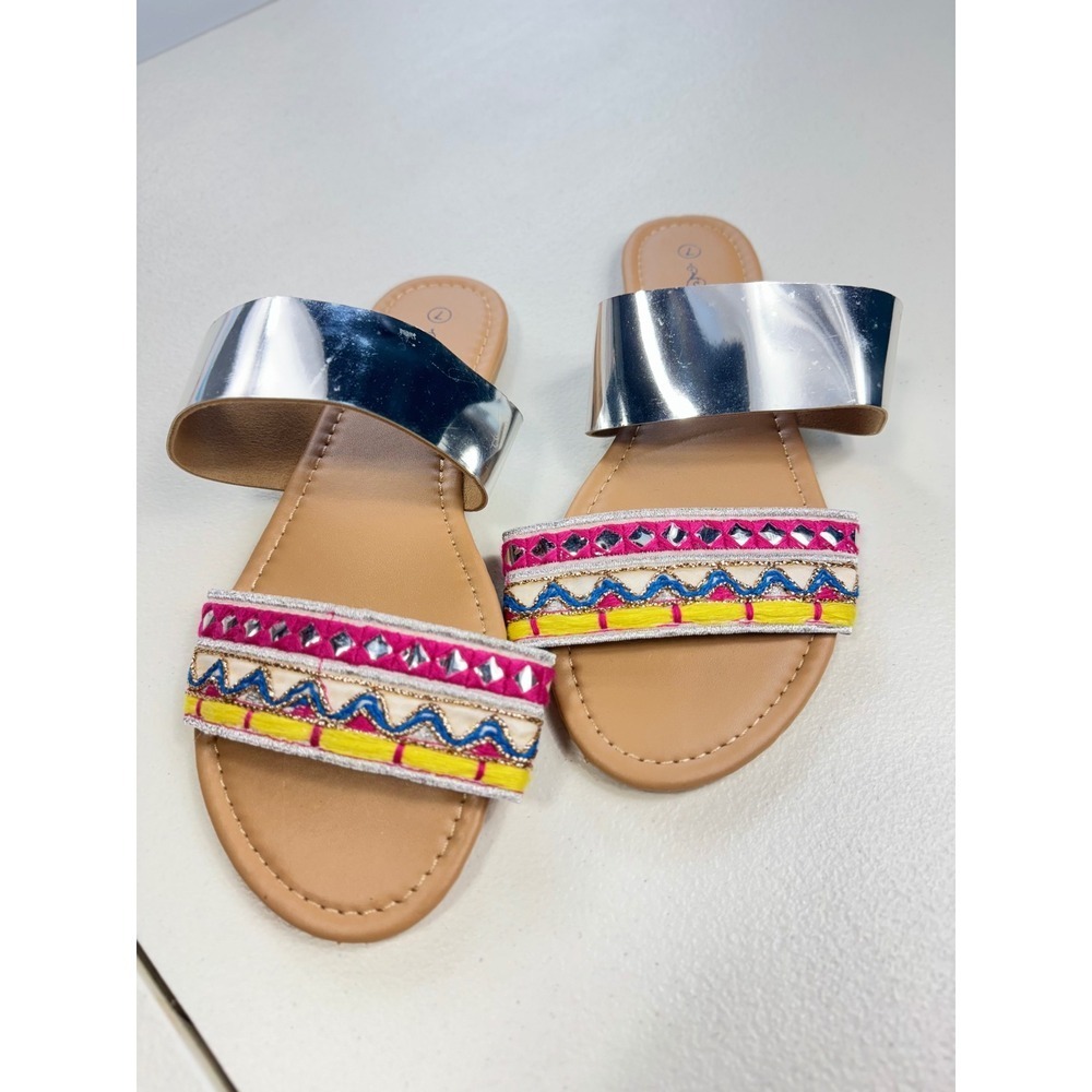 Sole Mates Womens Silver Flat Slide‎ Sandals with Colorful Embroidery Size 7